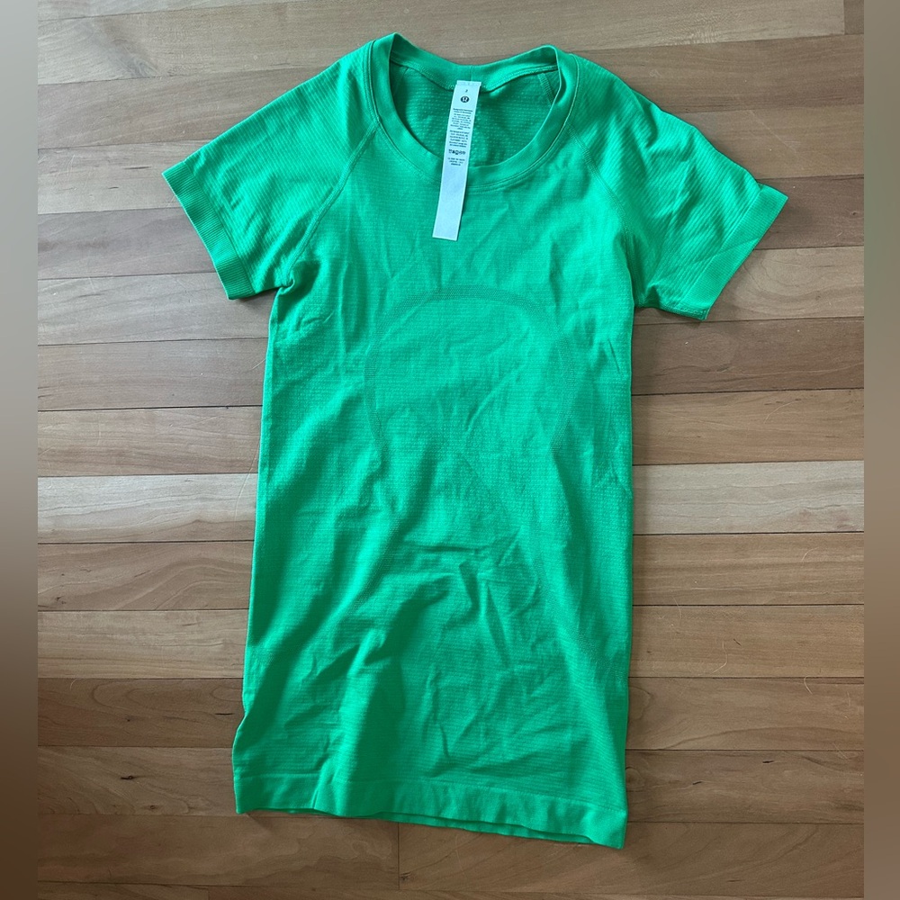 Lululemon short sleeve shirt